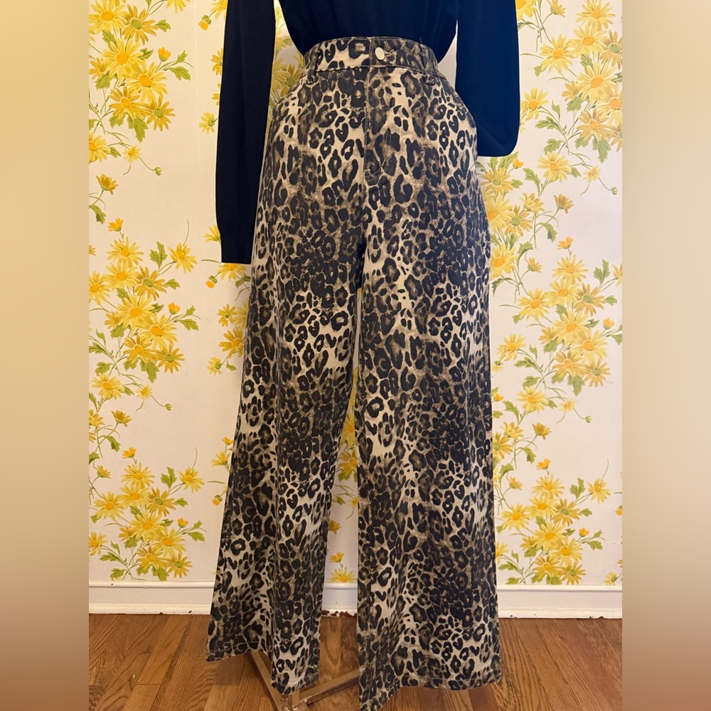 NWT high waist Leopard Print Wide Leg Pants size M - Picture 2 of 14